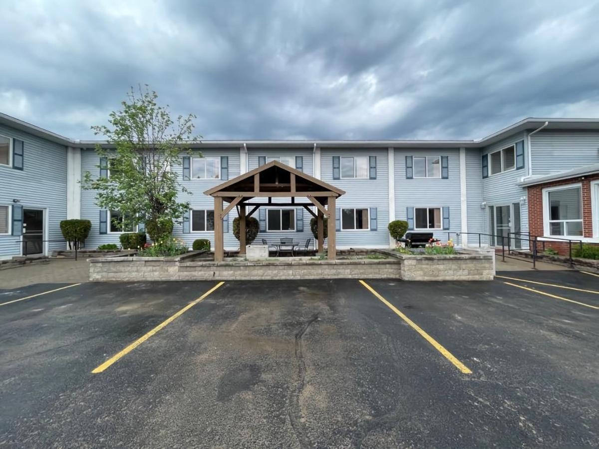 Super 8 By Wyndham Pembroke Exterior foto