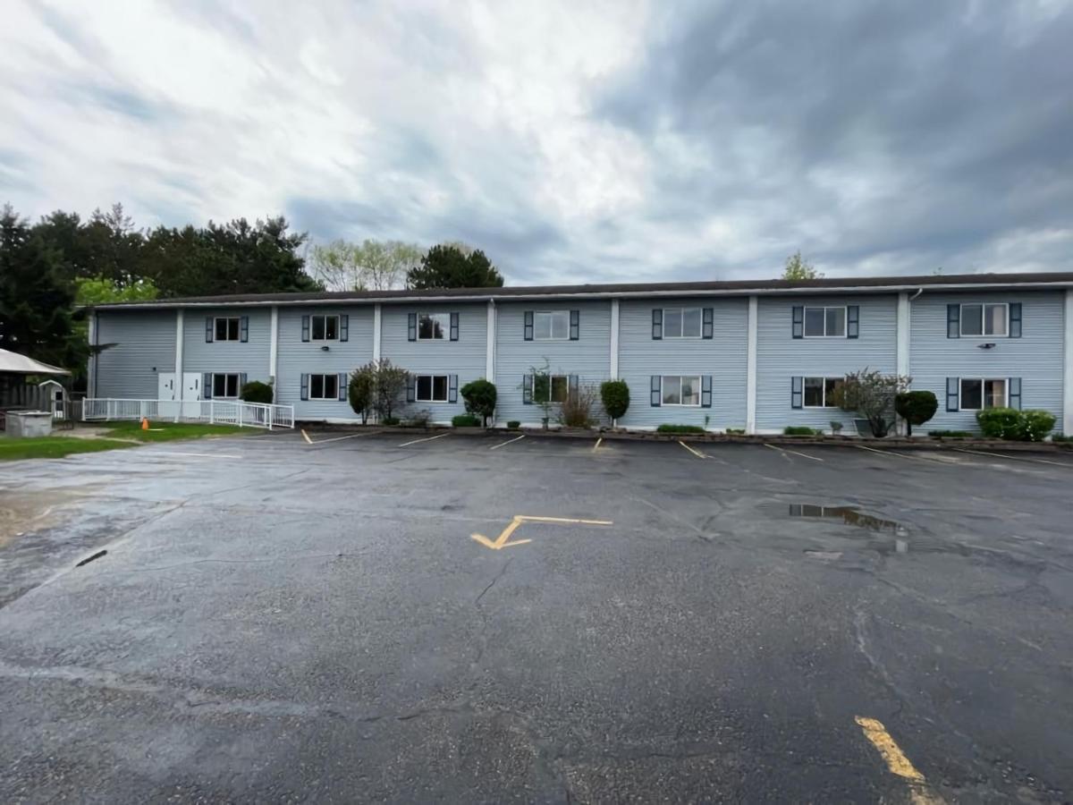 Super 8 By Wyndham Pembroke Exterior foto