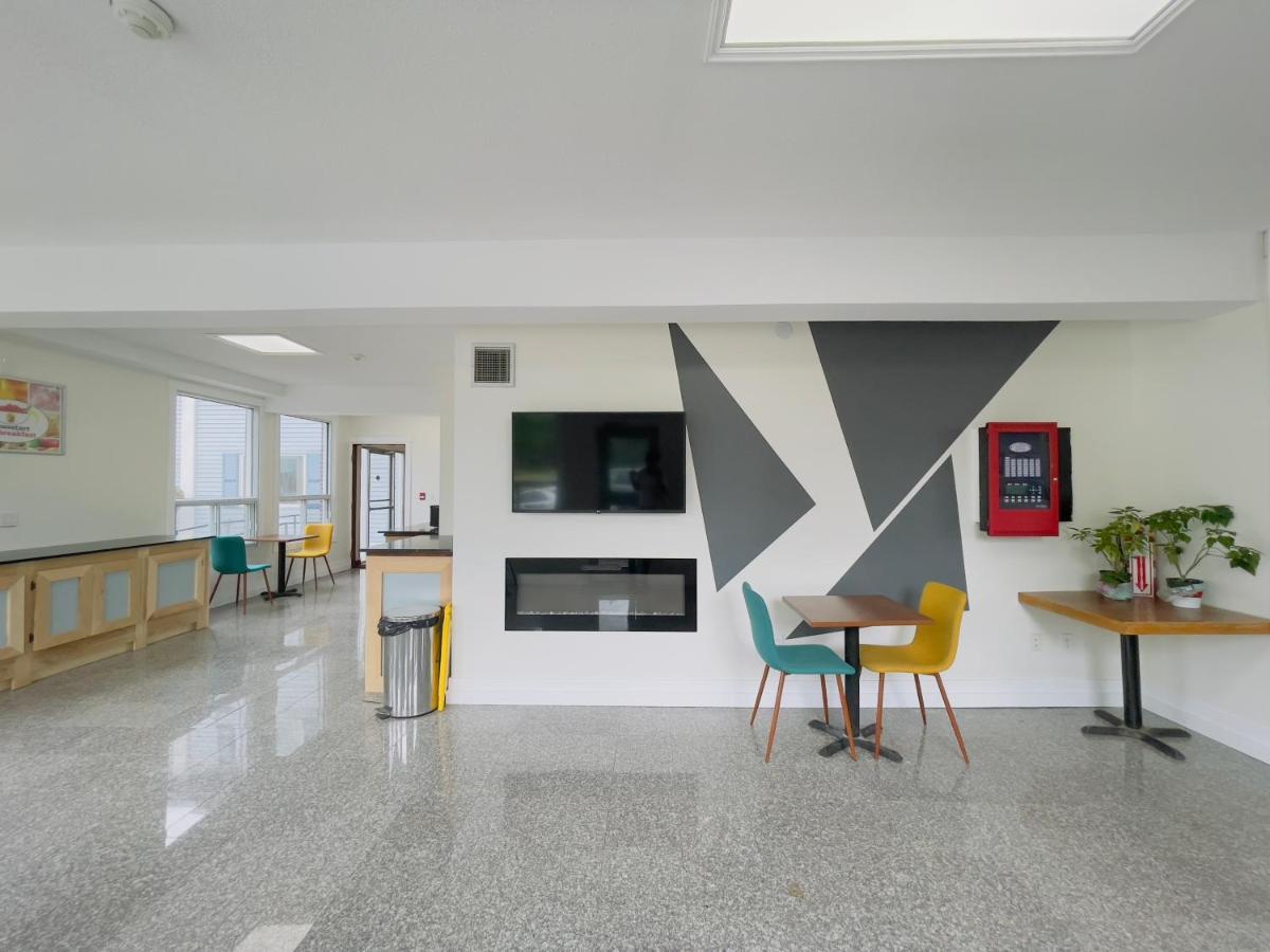 Super 8 By Wyndham Pembroke Exterior foto